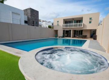 Villa · 899m² · 4 Recámaras · 2 Estacionamientos · Casa en Venta Cozumel Centro