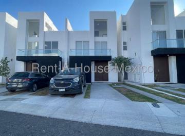 Casa de 3 habitaciones, El Marqués · Venta - Casa con Roof Garden, Sala de Tv, 3 Recámaras, Cuarto de Servicio. Zibatá