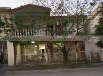 Casa · 256m² · 7 Recámaras · 1 Estacionamiento · Casa en Venta en Azteca