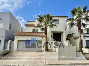 Casa · 490m² · 4 Recámaras · 2 Estacionamientos · Casa en Venta o Renta en Residencial San Francisco (4 Recámaras - Pegada Al Campo de Golf)