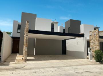 Casa · 222m² · 3 Recámaras · 3 Estacionamientos · Residencia Premium en Venta con Alberca y 3 Recámaras