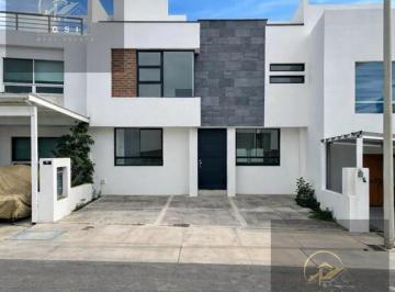 Casa · 193m² · 3 Recámaras · 2 Estacionamientos · Casa en Venta en Residencial El Refugio, Querétaro