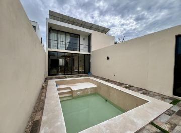 Casa · 535m² · 4 Recámaras · 3 Estacionamientos · Casa en Venta con Amplios Espacios, Terreno Excedente y Paneles Solares, 4 Hab