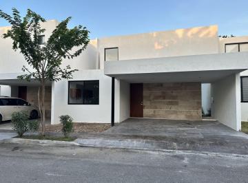 Casa de 3 habitaciones, Conkal · Casa a Estrenar en Renta en Privada