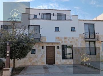 Casa · 214m² · 4 Recámaras · 3 Estacionamientos · Casa en Residencial El Refugio