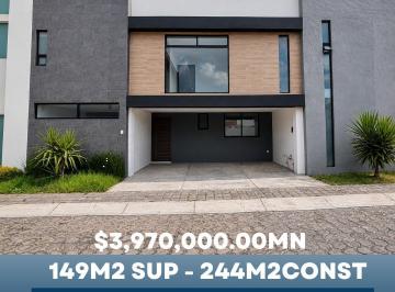Casa · 244m² · 4 Recámaras · 3 Estacionamientos · Amplia Casa con Recamara en Pb en San Pedro Cholula por Xixitla