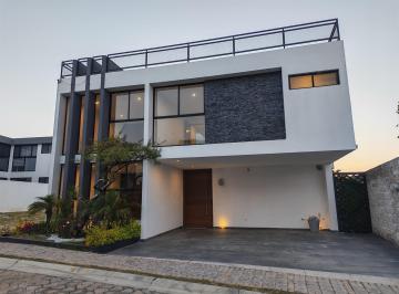 Casa · 411m² · 4 Recámaras · 2 Estacionamientos · Residencia en Parque Jalisco