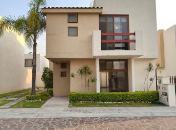Casa en condominio · 190m² · 3 Recámaras · 2 Estacionamientos · Casa en Condominio - Fraccionamiento Cumbres del Lago