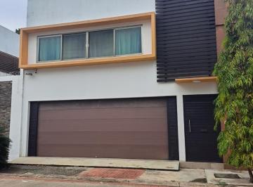 Casa · 325m² · 3 Recámaras · 2 Estacionamientos · Casa en Venta Centropolis Villahermosa