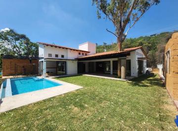 Casa de 3 habitaciones, Ixtapan de la Sal · Casa Lago I Completamente Nueva, Se Entrega Amueblada y Equipada, con Alberca, Jardín y Terraza.
