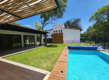 Casa de 3 habitaciones, Ixtapan de la Sal · Casa Lago I Completamente Nueva, Se Entrega Amueblada y Equipada, con Alberca, Jardín y Terraza.