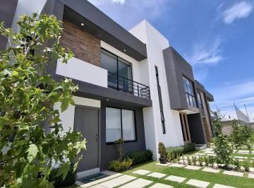 Casa en condominio · 110m² · 3 Recámaras · 2 Estacionamientos · San Mateo Atenco Esmeralda 10