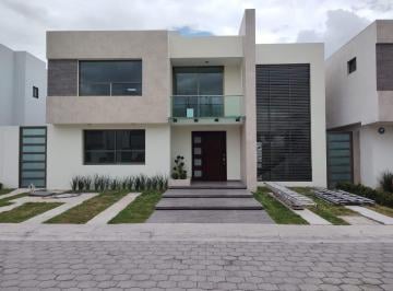 Casa · 235m² · 3 Recámaras · 3 Estacionamientos · Casa en Venta en Paseo San Angel, Metepec, Estado de Mèxico