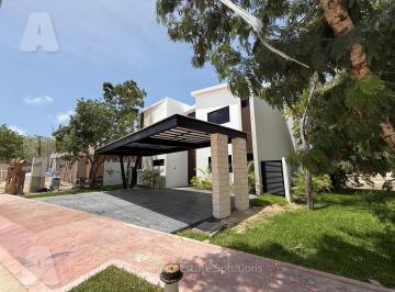 Casa · 393m² · 4 Recámaras · 2 Estacionamientos · Casa en Venta/renta, 4 Recámaras, Piscina, Sala Tv, Lagos del Sol, Cancún