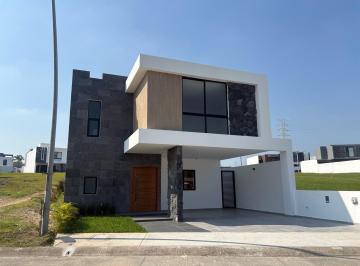 Casa · 217m² · 4 Recámaras · 2 Estacionamientos · Casa - Fraccionamiento Lomas del Dorado