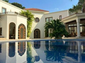 Casa · 1100m² · 4 Recámaras · 6 Estacionamientos · Casa en Venta, 4 Recámaras, Estilo California, Estudio Tv, Sm 11, Cancún Centro.