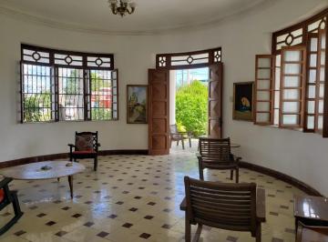 Casa · 717m² · 3 Recámaras · 2 Estacionamientos · Encantadora Casa en Vneta Tipo Colonial Merida Centro (Fvc - 2756)