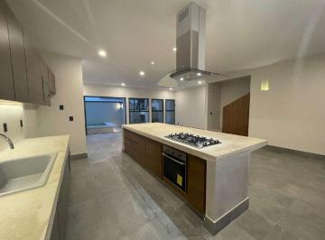 Casa · 266m² · 3 Recámaras · 2 Estacionamientos · Casa en Venta, 3 Recámaras, Piscina, Av Chacmool, Río Residencial, Cancún