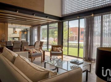 Casa · 505m² · 4 Recámaras · 2 Estacionamientos · San Miguel de Allende “club de Golf Ventanas” Residencia de Autor Arq. German Flores Buitrago