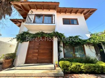 Casa de 4 habitaciones, Querétaro · Casa con 4 Recámaras, Alberca, Estudio, Sala de Tv, Cuarto de Servicio - en Jurica