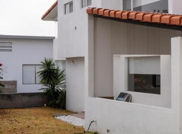 Casa · 280m² · 4 Estacionamientos · Casa en Renta