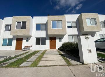 Casa · 108m² · 3 Recámaras · 2 Estacionamientos · Venta de Casa en Cto. Canto Calabria, Col. Tres Cantos Residencial Querétaro, Querétaro