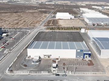 Edificio + Patio adicional · 3,393 m² de Bodega en Parque Industrial 360, con Patio Adicional