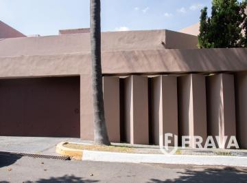 Casa de 4 habitaciones, Zapopan · Casa en Venta en Colinas de San Javier