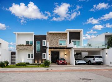 1 · Residencia de 4 Recámaras en Fracc. Jardines de Versalle