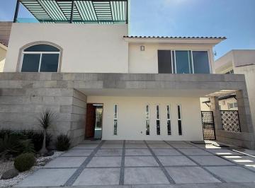 Casa en condominio · 338m² · 3 Recámaras · 4 Estacionamientos · Casa en Venta Gran Quinta Metepec