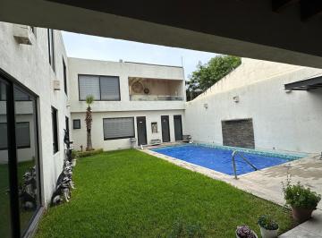 Casa en condominio de 7 habitaciones, León · Casa en Venta con Alberca en Jardines del Campestre