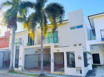 Casa de 3 habitaciones, Puerto Vallarta · Casa en Venta en Fluvial Vallarta, Puerto Vallarta, Ubicación Estratégica y Alta Plusvalía
