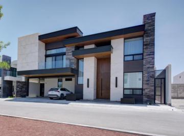 Casa · 700m² · 6 Recámaras · 3 Estacionamientos · Hermosa Casa en Venta, Rincón de Los Encinos