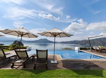 Casa en condominio de 6 habitaciones, Valle de Bravo · Casa en Renta en Valle de Bravo