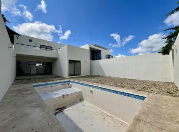 Casa · 238m² · 3 Recámaras · 2 Estacionamientos · Casa en Venta de 3 Habitaciones con Amplio Terreno, Alberca y Seguridad