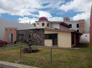 Casa · 335m² · 4 Recámaras · 4 Estacionamientos · Venta Residencia Amplia a 1 Minuto de Periferico y Prol. 24 Sur Puebla