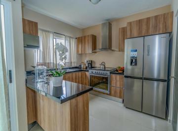 Casa · 97m² · 3 Recámaras · 2 Estacionamientos · Casa en Venta en Playa del Carmen