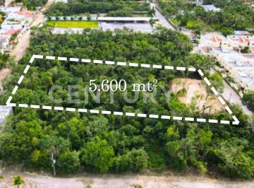 Terreno / Lote · 5600m² · Lote en Venta 5,600 m² Mixto - Av Colegios - Zona Huayacan - Colosio | Cancún