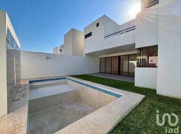 Casa · 306m² · 4 Recámaras · 4 Estacionamientos · Casa en Venta en Residencial Parque Natura Merida Yucatan