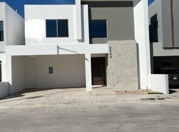 Casa · 305m² · 4 Recámaras · 2 Estacionamientos · Casa en Venta en Frac Asturias por Utech Cantera