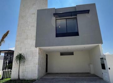 Casa · 235m² · 3 Recámaras · 2 Estacionamientos · Casa - Jesús María