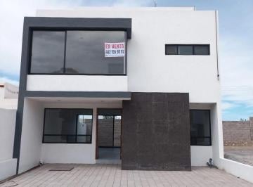 Casa · 182m² · 3 Recámaras · 2 Estacionamientos · Casa en Fraccionamiento Cañadas del Arroyo