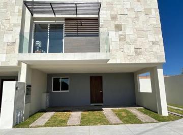 Casa · 250m² · 3 Recámaras · 2 Estacionamientos · Casa - Trojes de Alonso