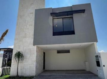 Casa · 235m² · 3 Recámaras · 2 Estacionamientos · Casa en Condominio Andrea