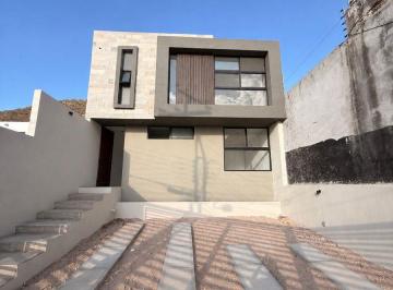 Casa de 4 habitaciones, San Juan del Río · Venta de Casa Nueva en Solares Banthi