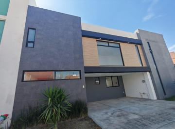 Casa · 244m² · 4 Recámaras · 2 Estacionamientos · Casa en Venta en Parque Coahuila, Lomas de Angelopolis