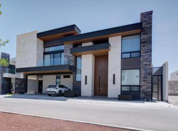 Casa · 700m² · Casa en Fraccionamiento Rincón de Los Encinos