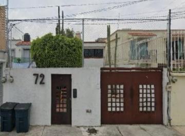 Casa · 90m² · 3 Recámaras · 1 Estacionamiento · Casa en Venta en Fraccionamiento Valle Verde, Tlalnepantla, Estado de México