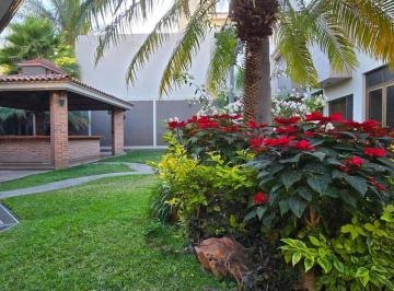 Casa de 6 habitaciones, Zapopan · Casa en Bugambilias 1ra Seccion, en Esquina