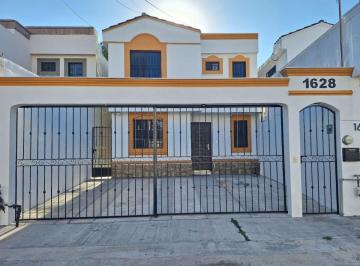 Casa de 3 habitaciones, San Nicolás de los Garza · Casa en Renta en Privadas de Casa Blanca en San Nicolas de Los Garza.